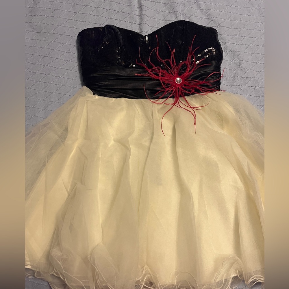 SPEECHLESS BLACK & WHITE SEQUIN & CHIFFON DRESS